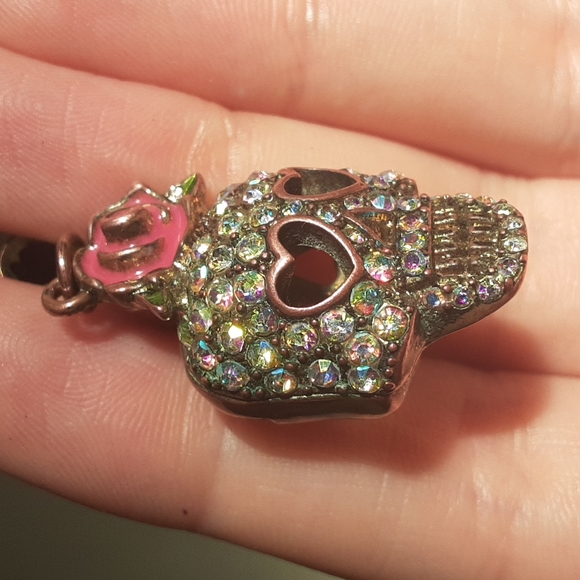 Betsey Johnson Skull and Hearts Pendant - Picture 12 of 13